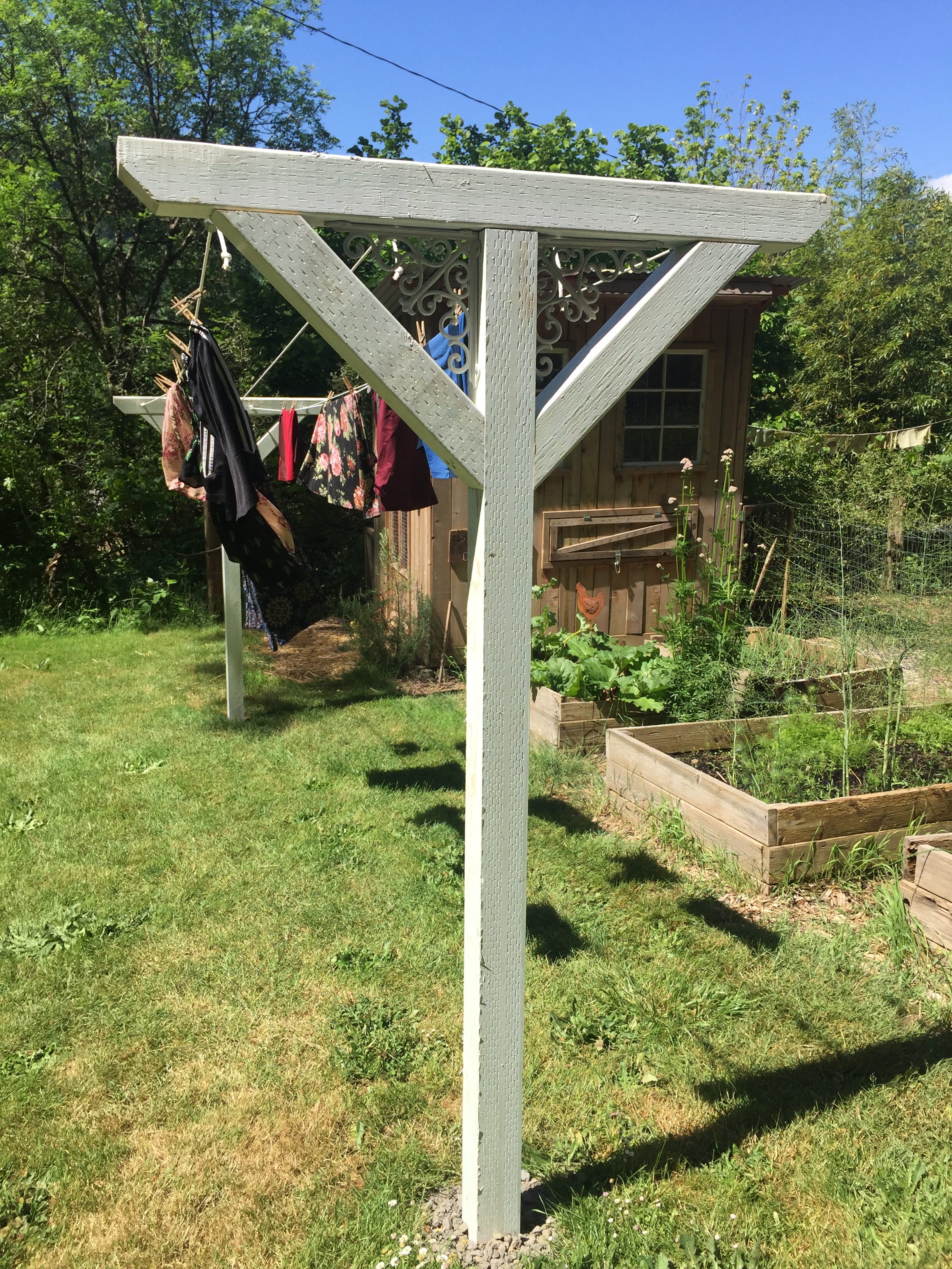 The Farmhouse Clothesline - A Mountain Hearth